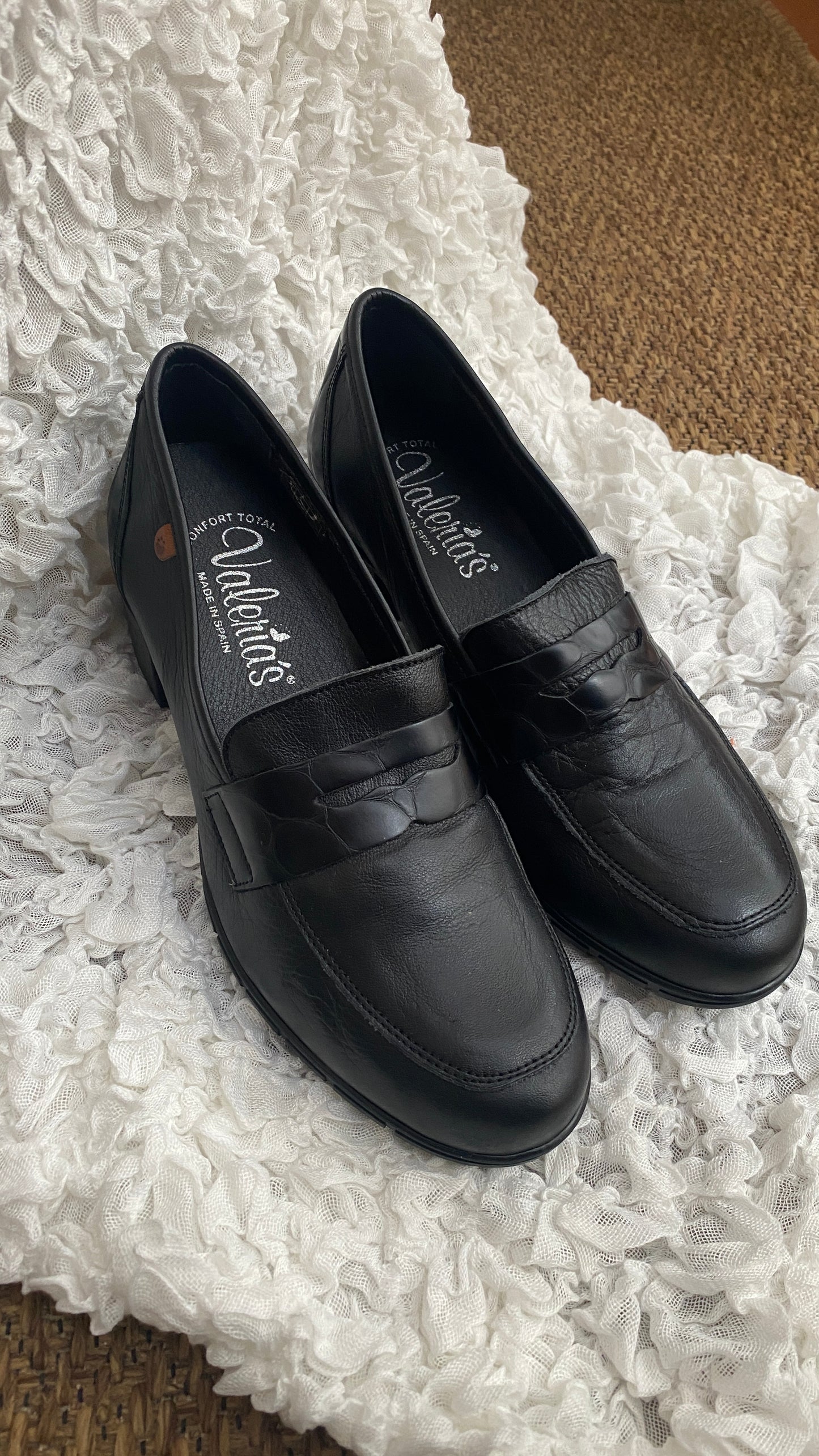 Valerias Black Leather Loafers – Size 37 (Made in Spain)
