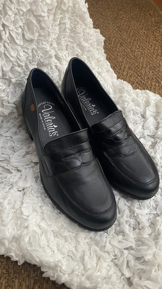 Valerias Black Leather Loafers – Size 37 (Made in Spain)